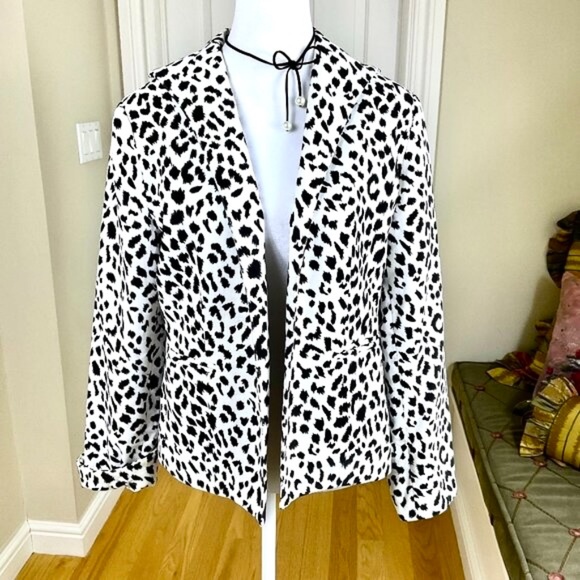 Neiman Marcus Jackets & Blazers - Neiman Marcus Jacket Velvet White Leopard  (S)